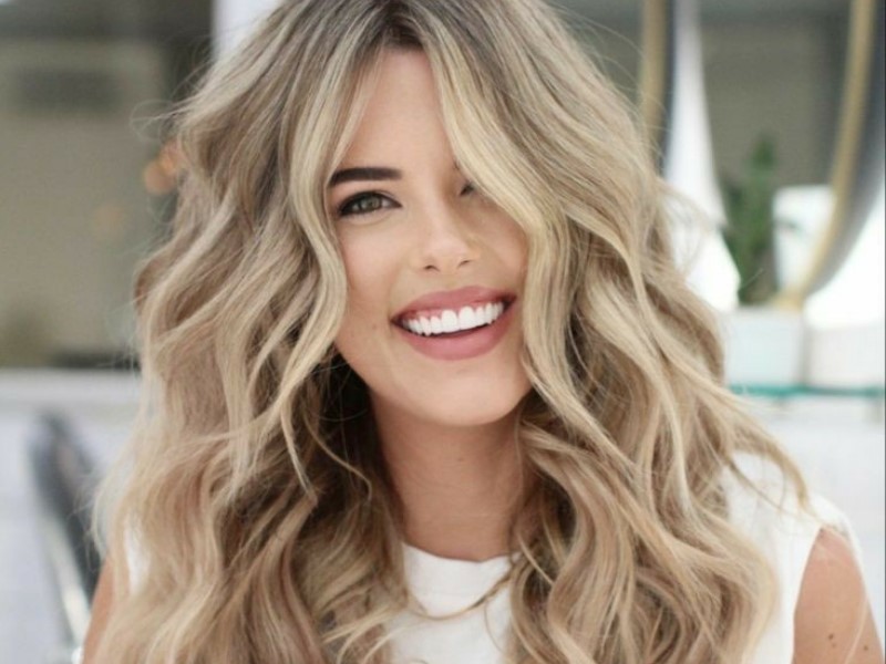 Easy Waves -  Classic Dreamy Summer Hairstyle.