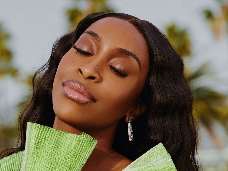 Jackie Aina - Most Entertaining Beauty Bloggers You Should Be Following.