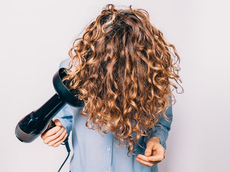 Ways To Dry Curly Hair Properly