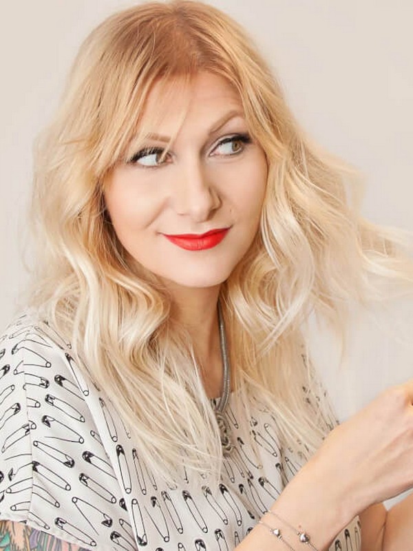 The Confessions Of A Hairstylist - Hair Bloggers To Follow For Easy Yet Beautiful Hair