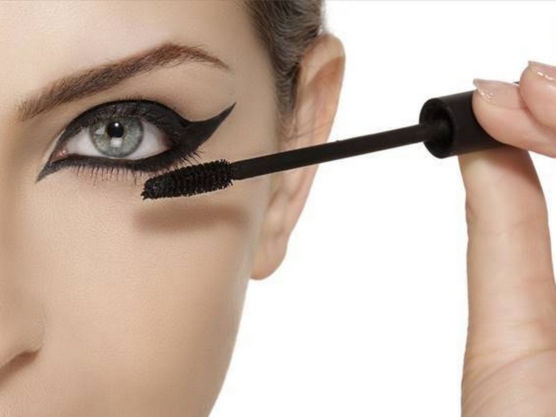 Mascara For Eyeliner - Quick Makeup Tips From Beauty Bloggers.