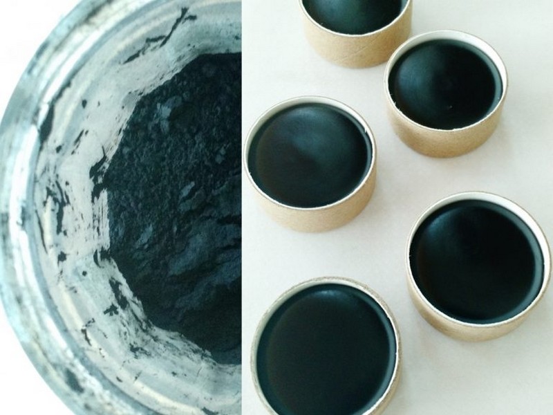 Charcoal And Coconut Oil- Quick Eyeliner Makeup Tips From Beauty Bloggers.