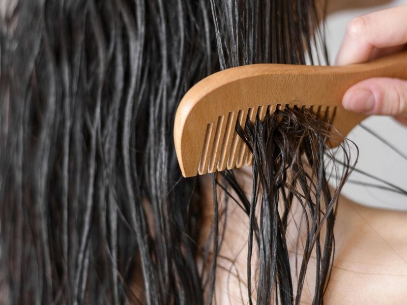 #2 Bad Habits That Can Damage Your Hair: Brushing Your Hair While It’s Wet