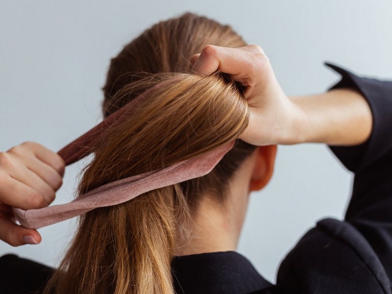 #3 Bad Habits That Can Damage Your Hair: Tying Your Hair in The Wrong Way