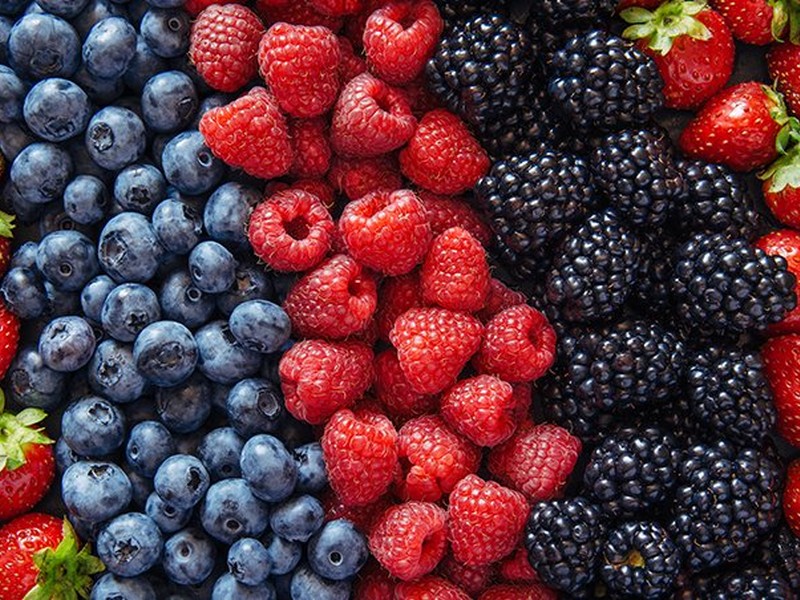#4 Food To Eat For Hair Growth: Berries