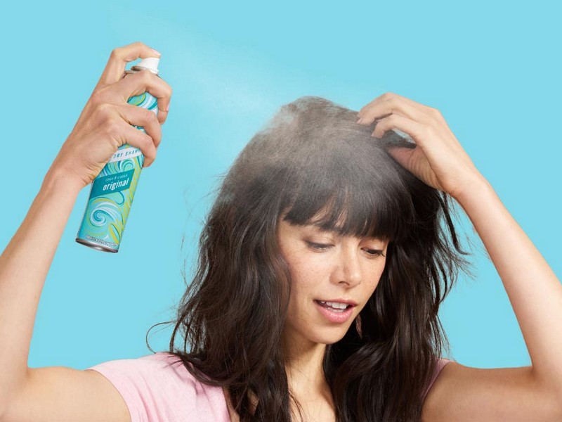 Tip No3 To Style Blunt Bangs: Use Dry Shampoo To Keep It Pretty